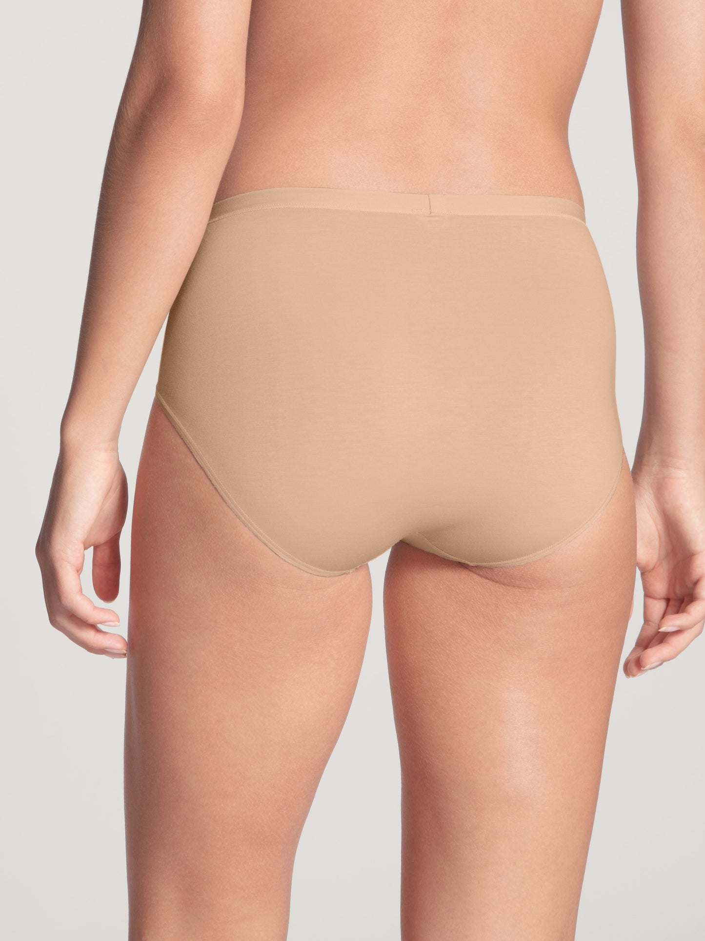 Omslutande passform på Calidas trosa Natural Comfort 21375.