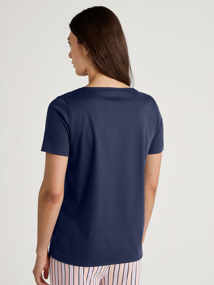 Topp bakifrån — slät single jersey med följsam och hudvänlig känsla.