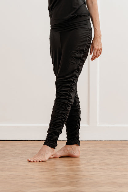 Fräck, rynkad design som står ut från mängden, under passet eller på stan.