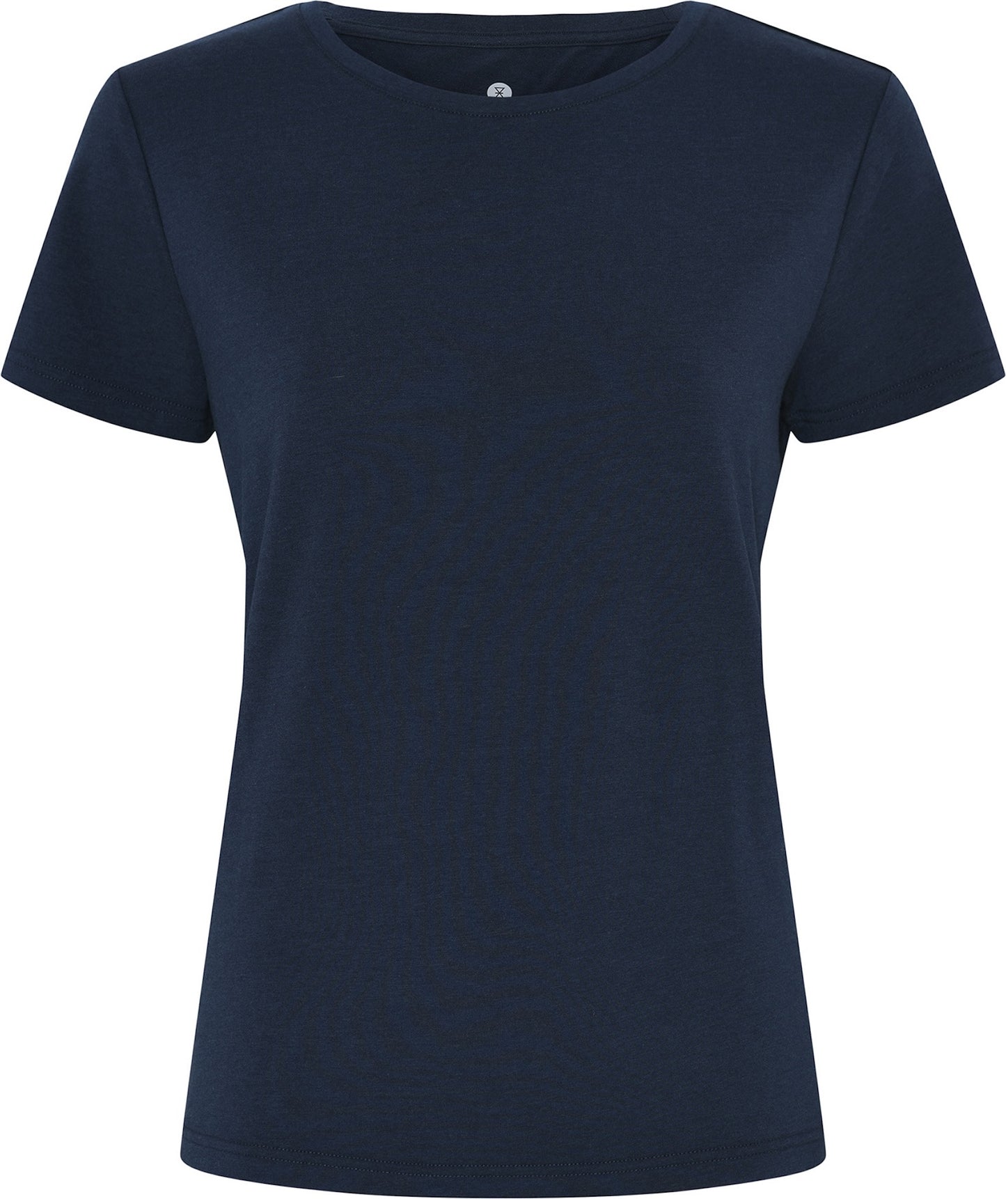 Närbild av rund halsringning på mjuk bambu T‑shirt.