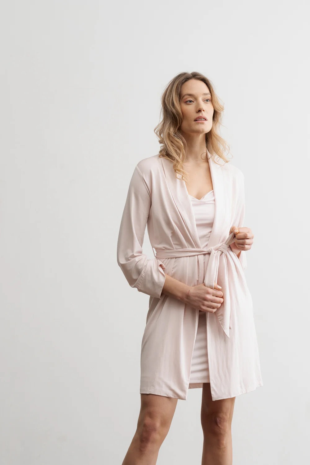 Fint blekrosa ton på favoriten från Abelle. Kimono Lisbeth.