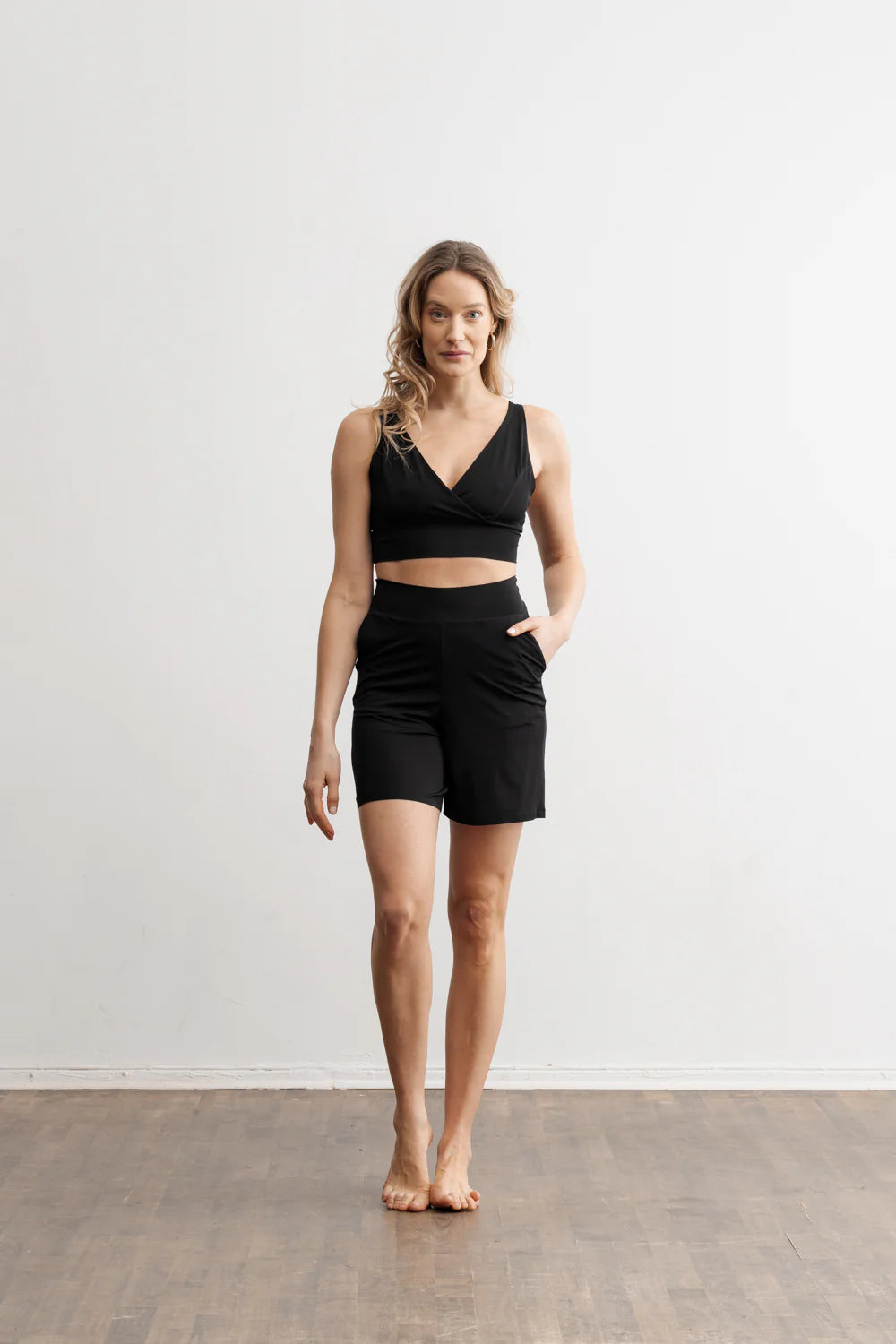 Fickor och bred linning på sommarens favoritshorts.