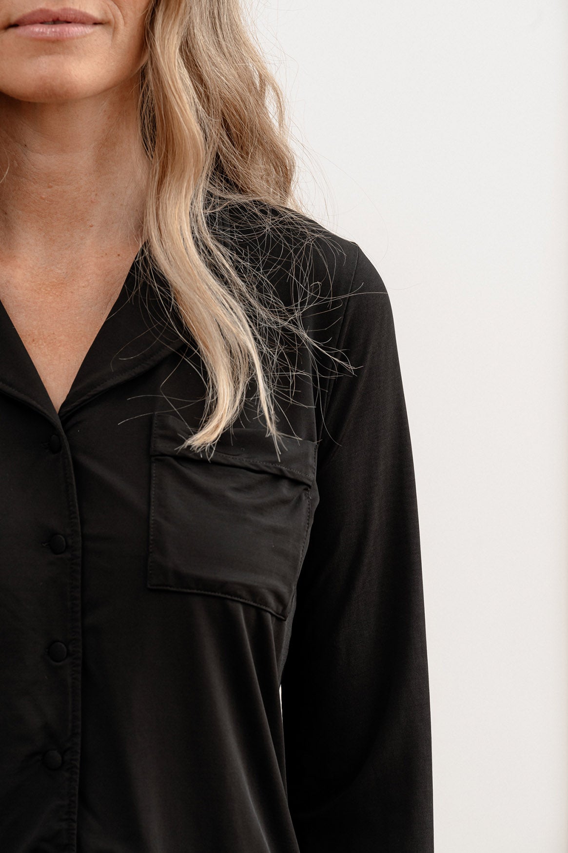 Borlänges skönaste Pyjamas jacka dam Christine, Abelle svart ficka finns hos Helgas