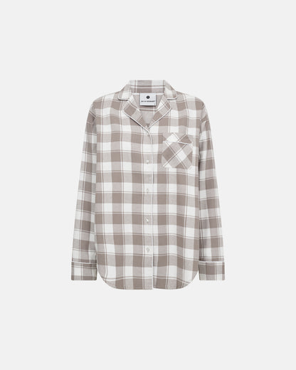 Pyjamasskjorta i ljusbeige och vitt rutmönster med bröstficka och klassisk design.